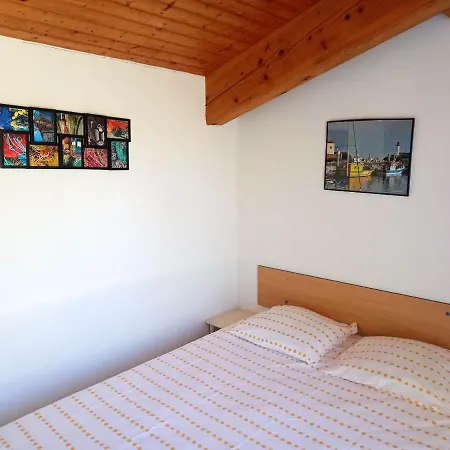 Maison De 3 Chambres Avec Piscine Partagee Et Jardin Clos A Le Chateau D'Oleron A 8 Km De La Plage Casa de Férias *