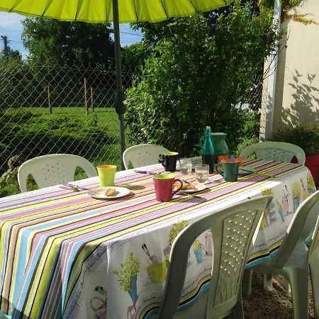 Maison De 3 Chambres Avec Piscine Partagee Et Jardin Clos A Le Chateau D'Oleron A 8 Km De La Plage Casa de Férias Le Château-dʼOléron