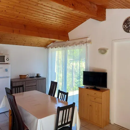 Maison De 3 Chambres Avec Piscine Partagee Et Jardin Clos A Le Chateau D'Oleron A 8 Km De La Plage Le Château-dʼOléron