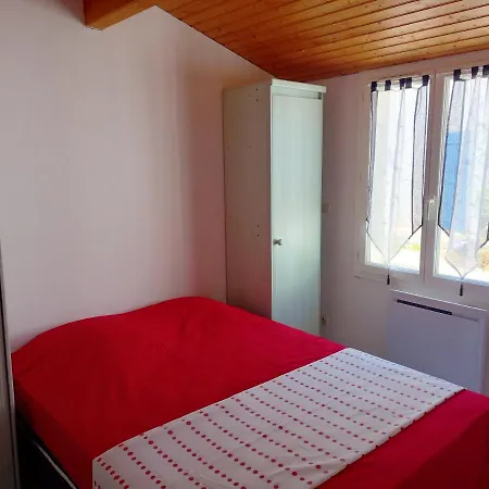 Maison De 3 Chambres Avec Piscine Partagee Et Jardin Clos A Le Chateau D'Oleron A 8 Km De La Plage