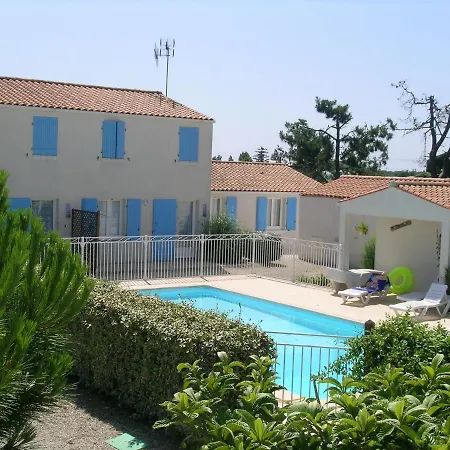 Casa de Férias Maison De 3 Chambres Avec Piscine Partagee Et Jardin Clos A Le Chateau D'Oleron A 8 Km De La Plage